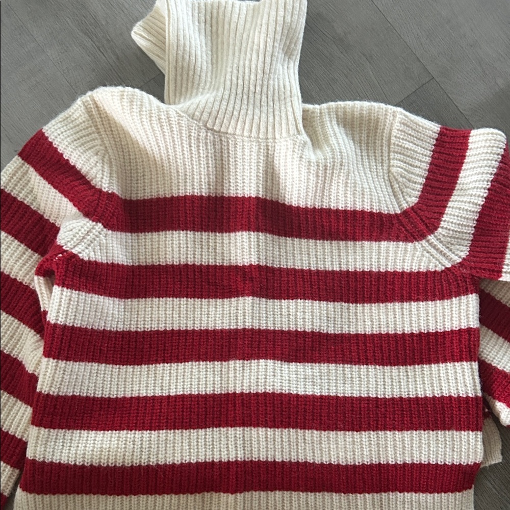 Chic Red and White Striped Turtleneck Sweater